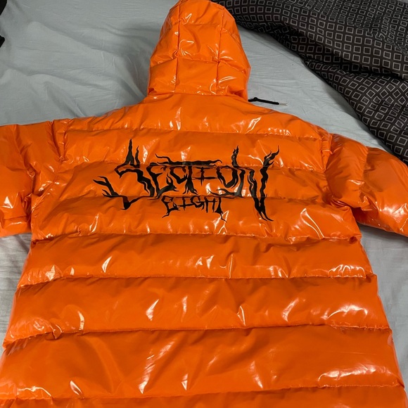 Section 8 Puffer Jacket - Large - Picture 2 of 5